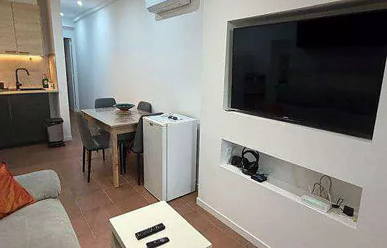 2-bedroom ground-floor apartment with a terrace in a complex with a pool