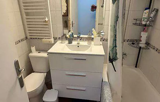 2-bedroom ground-floor apartment with a terrace in a complex with a pool
