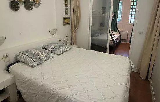 2-bedroom ground-floor apartment with a terrace in a complex with a pool