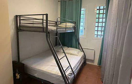 2-bedroom ground-floor apartment with a terrace in a complex with a pool