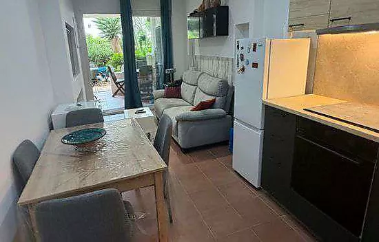 2-bedroom ground-floor apartment with a terrace in a complex with a pool
