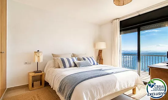 Elegant Mediterranean chalet with jacuzzi, garage and spectacular views in Roses