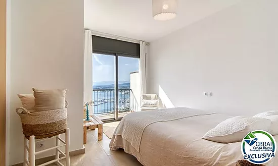 Elegant Mediterranean chalet with jacuzzi, garage and spectacular views in Roses