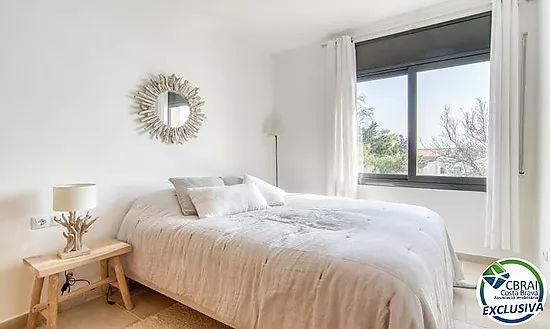 Elegant Mediterranean chalet with jacuzzi, garage and spectacular views in Roses