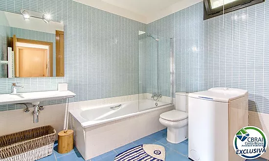 Elegant Mediterranean chalet with jacuzzi, garage and spectacular views in Roses