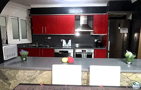 Renovated apartment in the center of Llançà, ready to move in