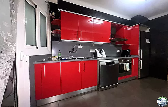 Renovated apartment in the center of Llançà, ready to move in