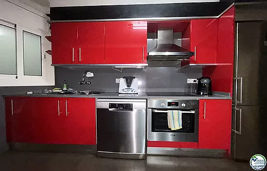 Renovated apartment in the center of Llançà, ready to move in