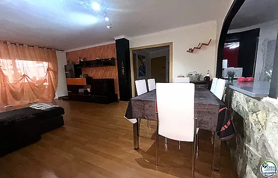 Renovated apartment in the center of Llançà, ready to move in