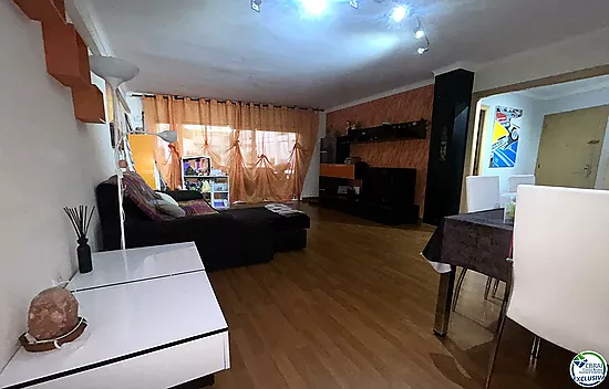 Renovated apartment in the center of Llançà, ready to move in