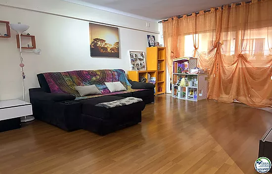 Renovated apartment in the center of Llançà, ready to move in