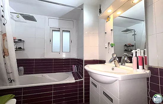 Renovated apartment in the center of Llançà, ready to move in
