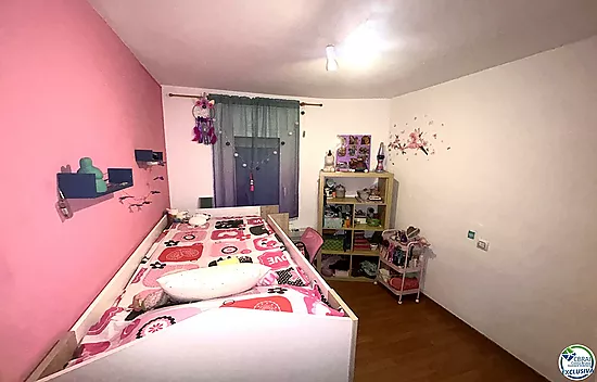 Renovated apartment in the center of Llançà, ready to move in