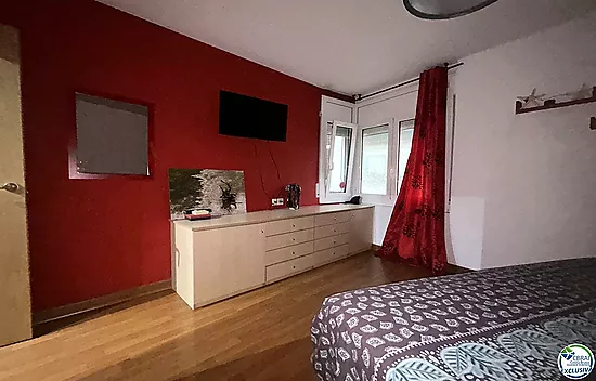 Renovated apartment in the center of Llançà, ready to move in