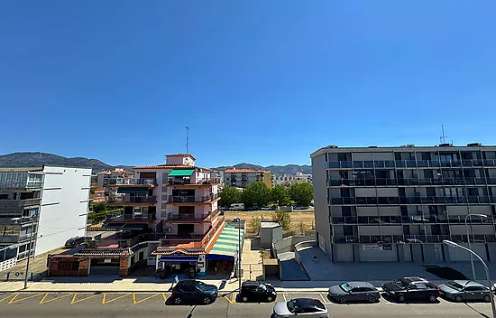 Bright Apartment with Terrace — Top Floor, Santa Margarita, Roses