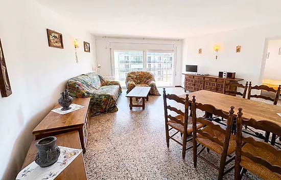 Bright Apartment with Terrace — Top Floor, Santa Margarita, Roses