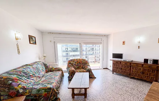 Bright Apartment with Terrace — Top Floor, Santa Margarita, Roses