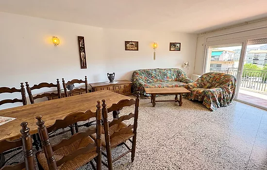 Bright Apartment with Terrace — Top Floor, Santa Margarita, Roses