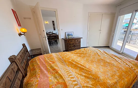 Bright Apartment with Terrace — Top Floor, Santa Margarita, Roses