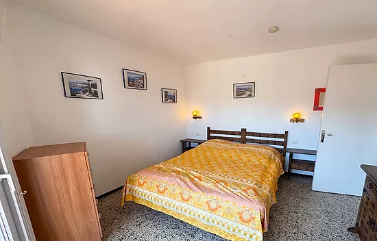 Bright Apartment with Terrace — Top Floor, Santa Margarita, Roses
