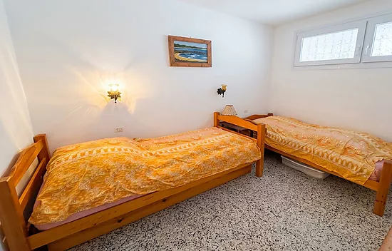 Bright Apartment with Terrace — Top Floor, Santa Margarita, Roses