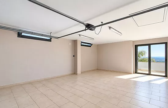 Design villa with swimming pool and spectacular views over the Bay of Roses – Palau-saverdera