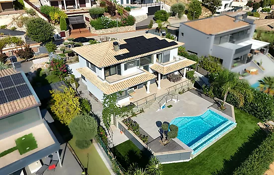 Design villa with swimming pool and spectacular views over the Bay of Roses – Palau-saverdera