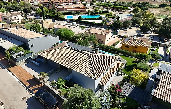 Design villa with swimming pool and spectacular views over the Bay of Roses – Palau-saverdera