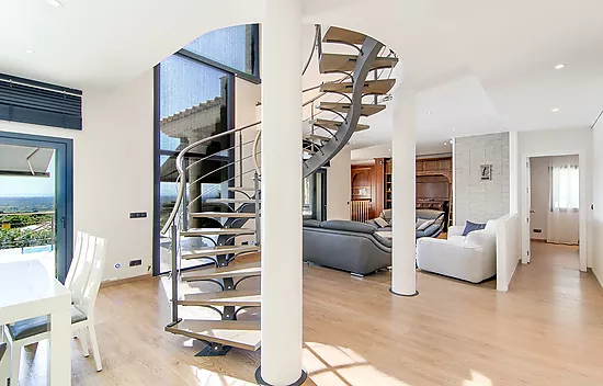 Design villa with swimming pool and spectacular views over the Bay of Roses – Palau-saverdera
