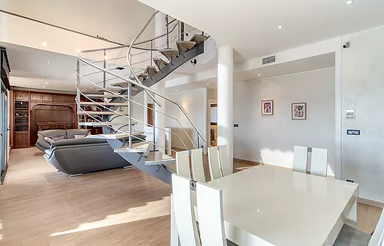Design villa with swimming pool and spectacular views over the Bay of Roses – Palau-saverdera
