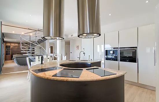 Design villa with swimming pool and spectacular views over the Bay of Roses – Palau-saverdera