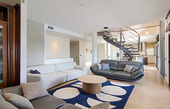 Design villa with swimming pool and spectacular views over the Bay of Roses – Palau-saverdera