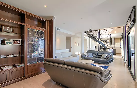 Design villa with swimming pool and spectacular views over the Bay of Roses – Palau-saverdera