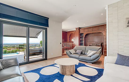 Design villa with swimming pool and spectacular views over the Bay of Roses – Palau-saverdera