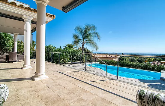 Design villa with swimming pool and spectacular views over the Bay of Roses – Palau-saverdera