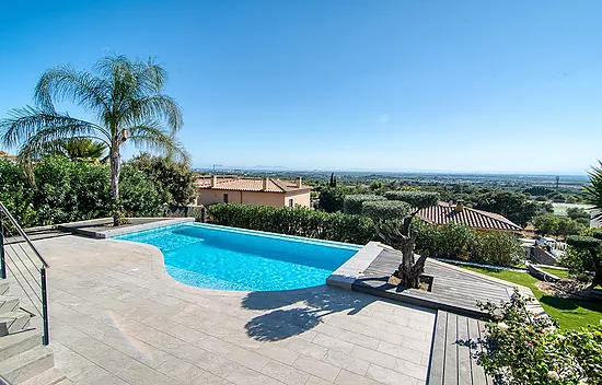 Design villa with swimming pool and spectacular views over the Bay of Roses – Palau-saverdera