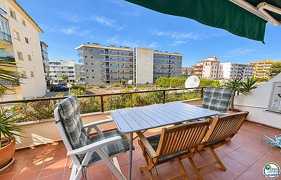Grand studio avec terrasse et licence touristique à 80 mètres de la plage de Santa Margarita - Roses