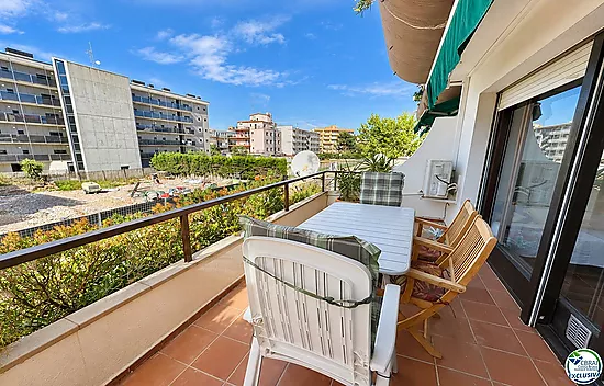 Grand studio avec terrasse et licence touristique à 80 mètres de la plage de Santa Margarita - Roses
