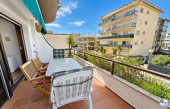 Grand studio avec terrasse et licence touristique à 80 mètres de la plage de Santa Margarita - Roses