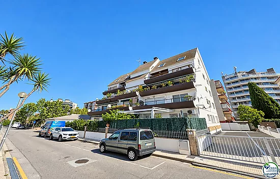 Grand studio avec terrasse et licence touristique à 80 mètres de la plage de Santa Margarita - Roses