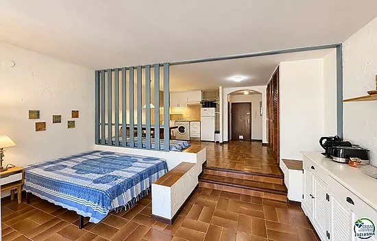 Grand studio avec terrasse et licence touristique à 80 mètres de la plage de Santa Margarita - Roses