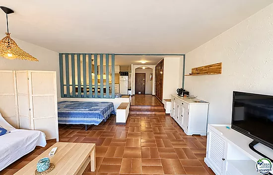 Grand studio avec terrasse et licence touristique à 80 mètres de la plage de Santa Margarita - Roses