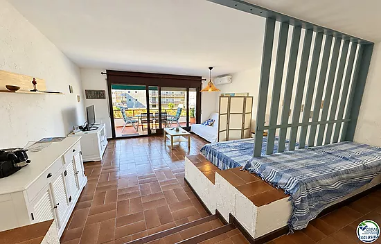 Grand studio avec terrasse et licence touristique à 80 mètres de la plage de Santa Margarita - Roses