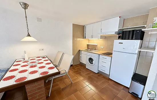 Grand studio avec terrasse et licence touristique à 80 mètres de la plage de Santa Margarita - Roses