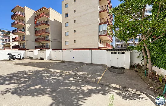 Grand studio avec terrasse et licence touristique à 80 mètres de la plage de Santa Margarita - Roses