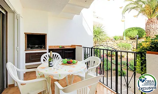 Apartamento con terraza, piscina, parking y licencia turística en Puig Rom – Roses