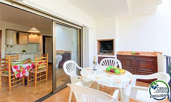 Apartamento con terraza, piscina, parking y licencia turística en Puig Rom – Roses