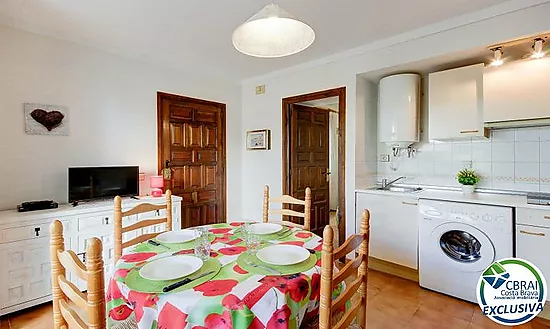Apartamento con terraza, piscina, parking y licencia turística en Puig Rom – Roses