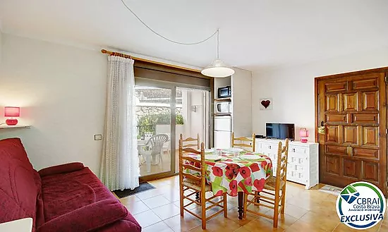 Apartamento con terraza, piscina, parking y licencia turística en Puig Rom – Roses