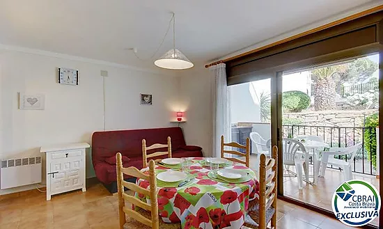 Apartamento con terraza, piscina, parking y licencia turística en Puig Rom – Roses